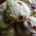 Cookies au chocolat blanc et fraises séchées,[...]