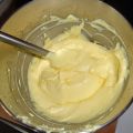 La crème mousseline pas trop riche de la Petite[...]