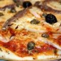 Pizza au thon & anchois ou câpres & anchois,[...]