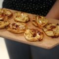 Tartes fines aux pommes caramélisées & camembert