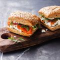 Burger saumon-fromage cottage-tomates confites[...]