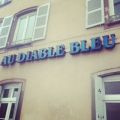 Au diable bleu.
