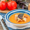 Vélouté d'aubergine, courgettes et tomates au[...]