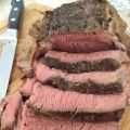 Le rôti de boeuf au vin rouge et aux pruneaux
