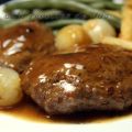 HAMBURGER STEAK, SAUCE AUX PETITS OIGNONS