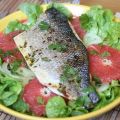 Salade de pamplemousse, fenouil & filets de bar[...]