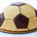 Gâteau d'anniversaire ballon de foot, mousses[...]
