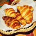 Croissants maison fourrés aux amandes