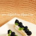 Blackberry eclairs: Your individual fruit pie