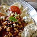 Pâtes à la tomate et au fromage végétal crémeux