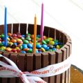 Gâteau d'anniversaire Kit Kat et Smarties