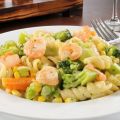 Salade de pâtes aux crevettes à l’ail et aux[...]