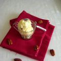 Glace vanille et noix de pécan caramélisées