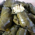 Feuilles de vigne farcies au riz: dolmas