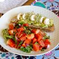 Assiette estivale : salade colorée et toast[...]