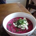velouté de betterave au chèvre frais et pesto