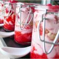 Verrines au baba au rhum et fruits rouges,[...]