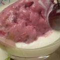 Glace à la cerise, crème mousseuse de ricotta