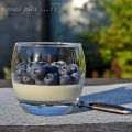 Panna cotta citron vert et myrtilles / bluets