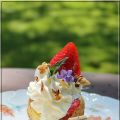 Choux à la crème aux fraises et chantilly