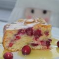 Gâteau aux canneberges sauce au beurre chaude