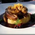 Pigeon et foie gras poêlés sur pommes confites[...]