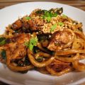 Sauté de poulet & nouilles udon avec brocoli[...]