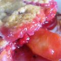 Cobbler aux pêches, framboises et gingembre