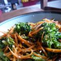 Poêlée express de brocolis et carottes au wok