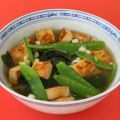 Soupe japonaise aux nouilles et aux algues