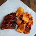 Travers de porc bbq et chips de patates douces[...]