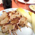 Brochettes de porc aux endives et sa sauce aux[...]