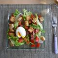 Salade composée et oeuf mollet
