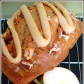 Pain aux pommes avec son glaçage au caramel