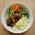 Bols de salade à la vietnamienne et sauce nuoc[...]