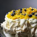 Pavlova à la Mangue et Fruit de la Passion