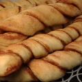 TORTILLONS À LA CRÈME SÛRE ET À LA CANNELLE