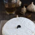 Brie farci à l'ail noir de Billom