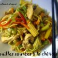 Savoureuses nouilles sautées poulet /légumes à[...]