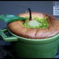 Mini cocottes de poire pochees epicee, sur lit d