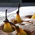 Gâteau aux poires pochées à la vanille, amandes[...]
