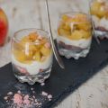 Verrines de biscuits roses, petits suisses et[...]
