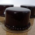 Entremet mousse au chocolat et fruits des bois[...]