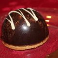 Mousse de poires en coque de chocolat