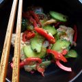 Wok de porc, concombre et poivrons aux haricots[...]