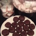 Sablés au chocolat avec un coeur de chocolat[...]