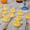 Tartelettes au citron avec rondelle d'orange
