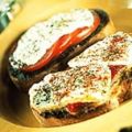 Toasts aux tomates, endives et gruyère