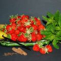 Marmelade de fraises, banane, épices et menthe[...]