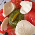 Salade de tomates de mozzarella et pesto[...]